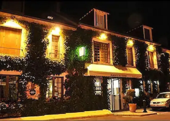 Logis Hotels Auberge Du Centre Chateaux de la Loire
